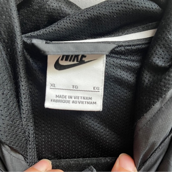 Nike Black Lightweight Hooded Windbreaker Jacket Sz M - Picture 7 of 9